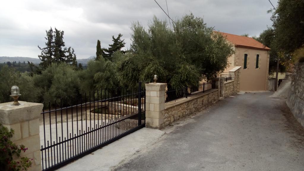 Tzitzifes Stone Mansion Villa Exterior photo